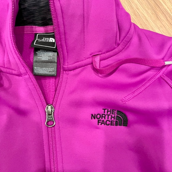 Woman’s North Face hoodie fleece - Picture 2 of 4